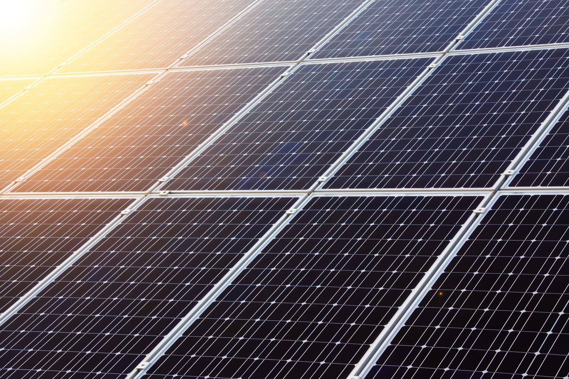 Solarstrom vom eigenen Dach: Was müssen Hausbesitzer rechtlich beachten?