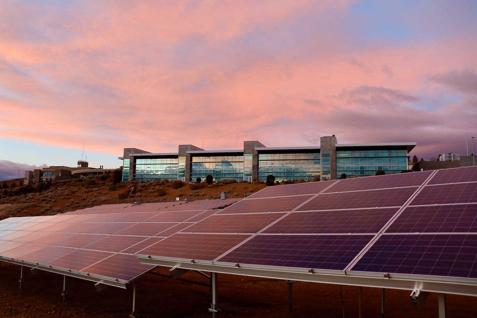 Sonnenstrom und Steuervorteile: Wie Sie mit Solar Investments Ihre Steuerlast senken können